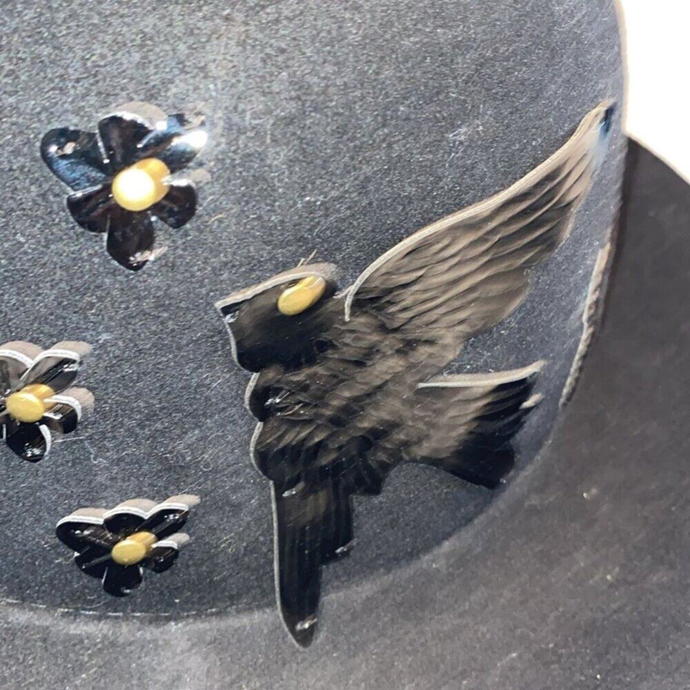 Hat with bird and flower patches by Giovannio New York - Picture 3 of 9